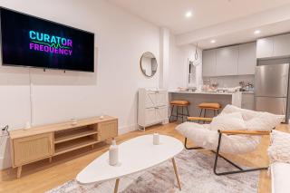 Modern & Min Brooklyn Gem w Balcony - 8