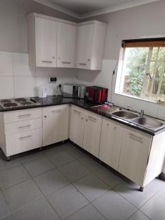 J&J2 Paradise Guesthouse - 4