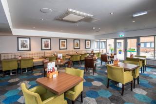 Holiday Inn Express Edinburgh Airport by IHG - 1