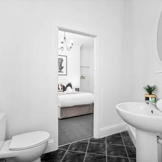 Modern Apartment - Pet Friendly - Fast Wi-Fi - Netflix - Wolverhampton 7PC - 3