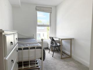 Beautiful Apartment, South West London - Zone 2 - 6