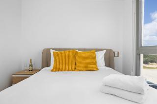 2BR2BA Condo w/ Pool, Gym & Balcony @ Palm Beach - 2