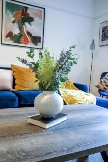 Modern 3BR Contractor Parking Sleeps 5 Fast Wi-Fi - 3