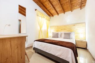 Spacious House with Garden & View over Medellin - 6