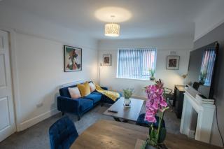 Elegant 3-Bedroom Home - Contractor Friendly - Sleeps 5 - FAST WIFI - Parking - 7
