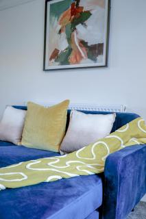 Modern 3BR Contractor Parking Sleeps 5 Fast Wi-Fi - 3