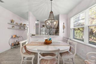 Relaxing beach getaway just steps to the shore - 4