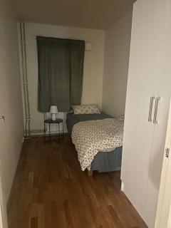 Cozy 2 bedroom, Central, Walking distance to everywhere, Elevator & 2 Balcony - 4