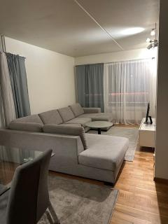 Cozy 2 bedroom, Central, Walking distance to everywhere, Elevator & 2 Balcony - 9