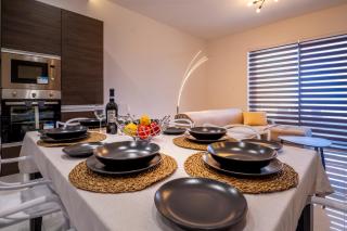 Modern SeaView Luxury Apartment - 3