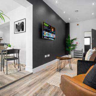 Cozy Apartment - On street parking - Rowley Regis 49AG - 0