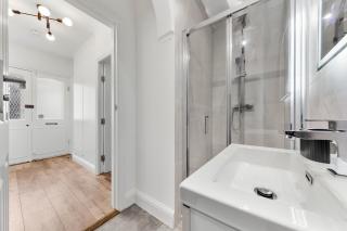Stylish Spacious Flat near Arnos Grove - 3