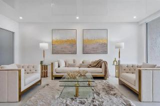 Luxury Three-Bedroom Oceanfront Apartment with Panoramic Views - 9