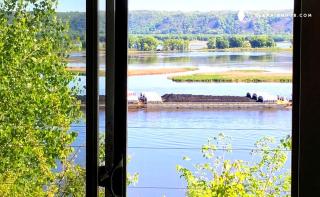 Family-Friendly Cottage Rental along the Mississippi River near Big Lake, Iowa - 4