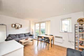 Staycation in BOW E3 Ideal for 2 - 9