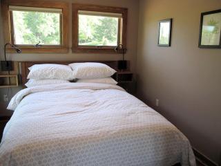 Gorgeous Cabin Getaway on a Farm in Windsor County, Vermont - 8