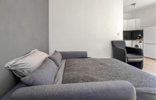 1 Bedroom Stunning Home In Sernhac - 8