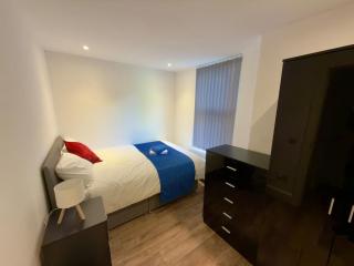 Tuebrook House 7 Bed with En-suite Sleeps 13 - 7