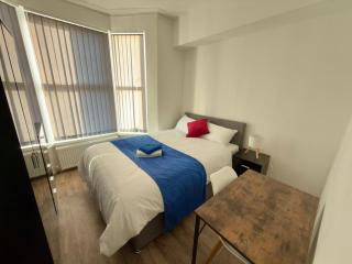 Tuebrook House 7 Bed with En-suite Sleeps 13 - 5
