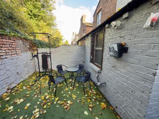 Tuebrook House 7 Bed with En-suite Sleeps 13 - 1