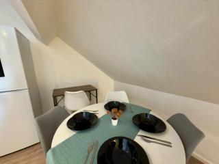 Tuebrook House 7 Bed with En-suite Sleeps 13 - Liverpool - 2