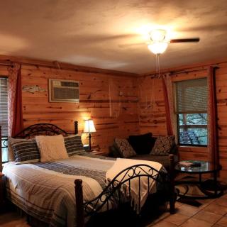 Riverfront Vacation Rental with Gas Fireplace in Eureka Springs, Arkansas - 8