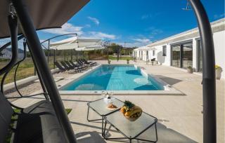 Stunning Home In Zminj - 2