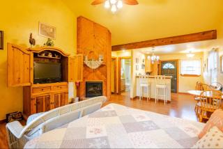 Sweet Cabin Rental for Family-Friendly Getaway near New Braunfels, Texas - 3