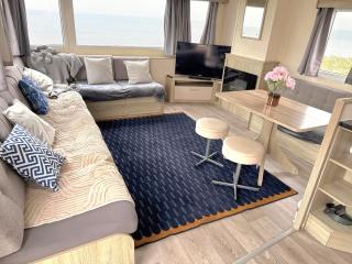 Ocean Bliss-Beach Front - Lux- Sea View- 3-Bedroom Caravan- 8 Sleeps - 8