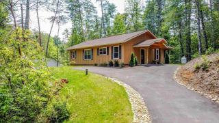 Secluded Cabin Pet Welcome Deck Sleeps 8 - 7