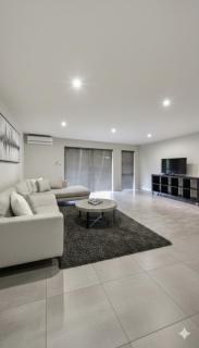 Msotra Party House - 2