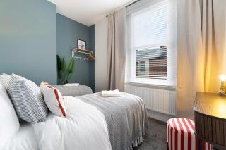 New! 3BR in Gladstone - 1