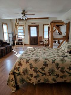 Comfortable Camping Cabins with View of the Cedar River for a Family Weekend Getaway - 8