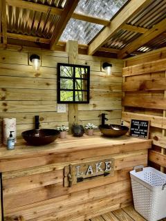 Beautiful Bell Tents for Lakeside Glamping near Knoxville, Tennessee - 9