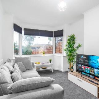 Stylish 4Bed House - Sleep 7 - Parking - Garden 559TY - Birmingham - 0