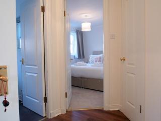 Fettes - Homely 2BD in Quiet Development - 9