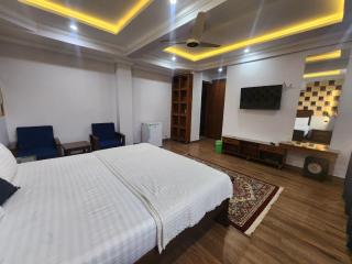 The Aventous Guesthouse , Hotel & Resturants - 3