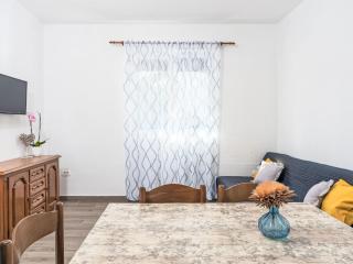 Apartment Vesela-3 by Interhome - 2