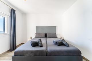 Newly Renovated 2 Bedroom Beachfront House - 4