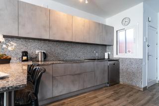 Newly Renovated 2 Bedroom Beachfront House - 4