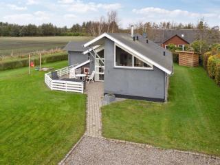 Holiday Home Thrugels - 600m from the sea by Interhome - 7