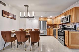 Beach Condo with Resort Perks, Pools, Fitness Center, and a Relaxing Bathtub 916 - 6