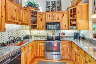 Festive Lakefront Escape Blue Ridge Holiday Home - 5