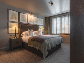 Dakota Manchester Airport - 7