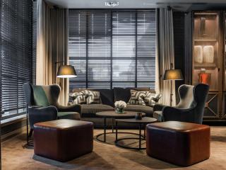 Dakota Manchester Airport - 6