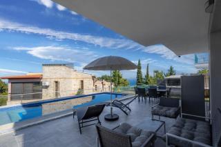 Sun & Splash Villa by Golden Host - 8