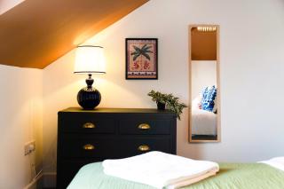 New! Stylish 2BR in Gladstone - 1