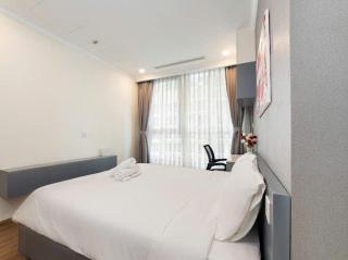 Luxury 2BR Apartment Landmark 81 View Vinhomes Central Park - 2