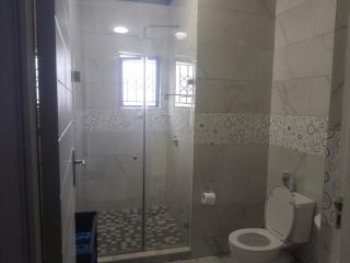 Crompton Gardens 786 - 3