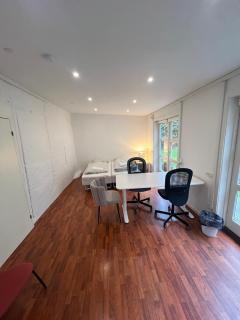 Rooms in quiet Black Courtyard Apartment - 3